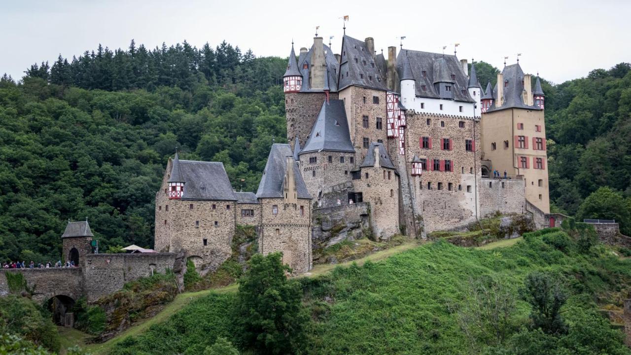 Hinter Burg, Haus Mit Garten Mayen Exteriör bild